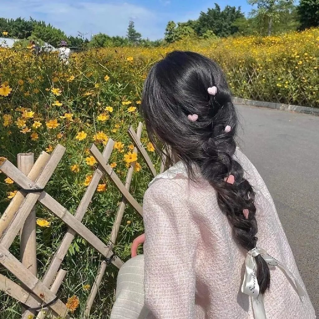 霓虹灯下的圣教士